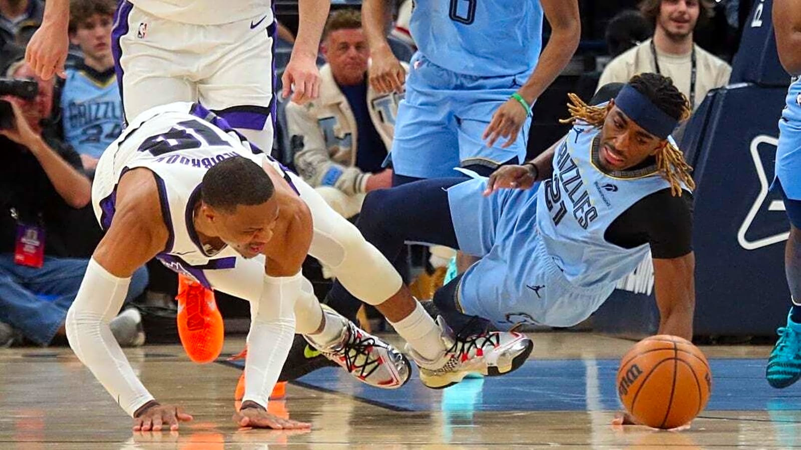 Kings snap franchise-worst losing streak, beat Grizzlies late