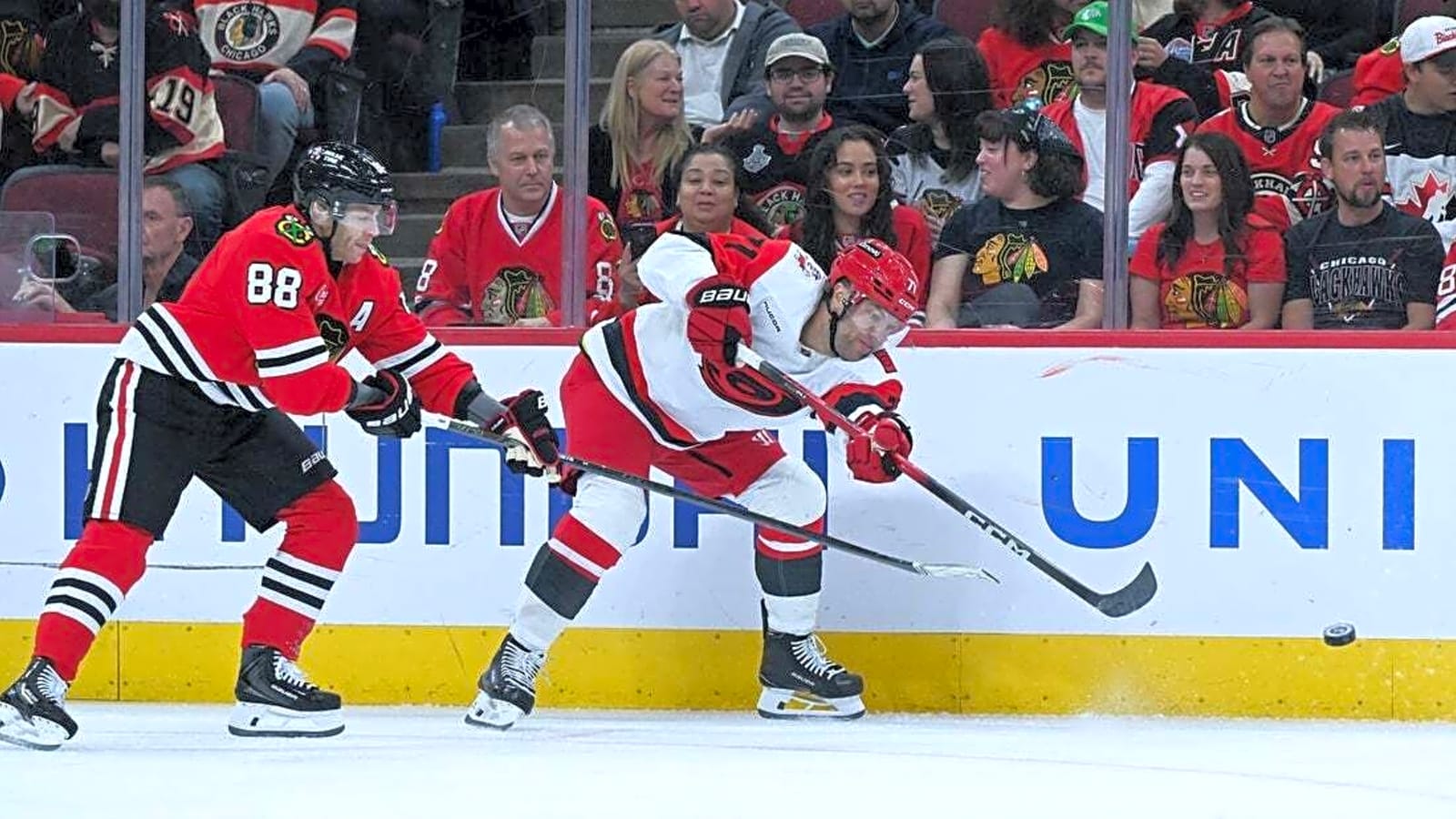 Big second period propels Hurricanes past Blackhawks