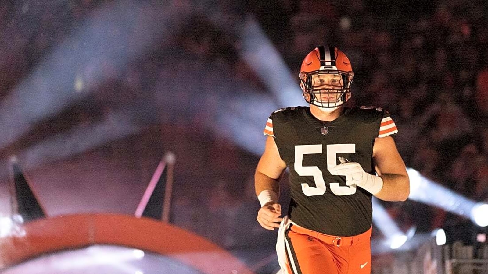Browns starting C Ethan Pocic (knee) departs preseason game