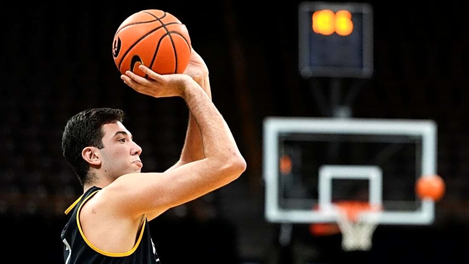 Alvaro Folgueiras, Iowa tip off campaign against Robert Morris