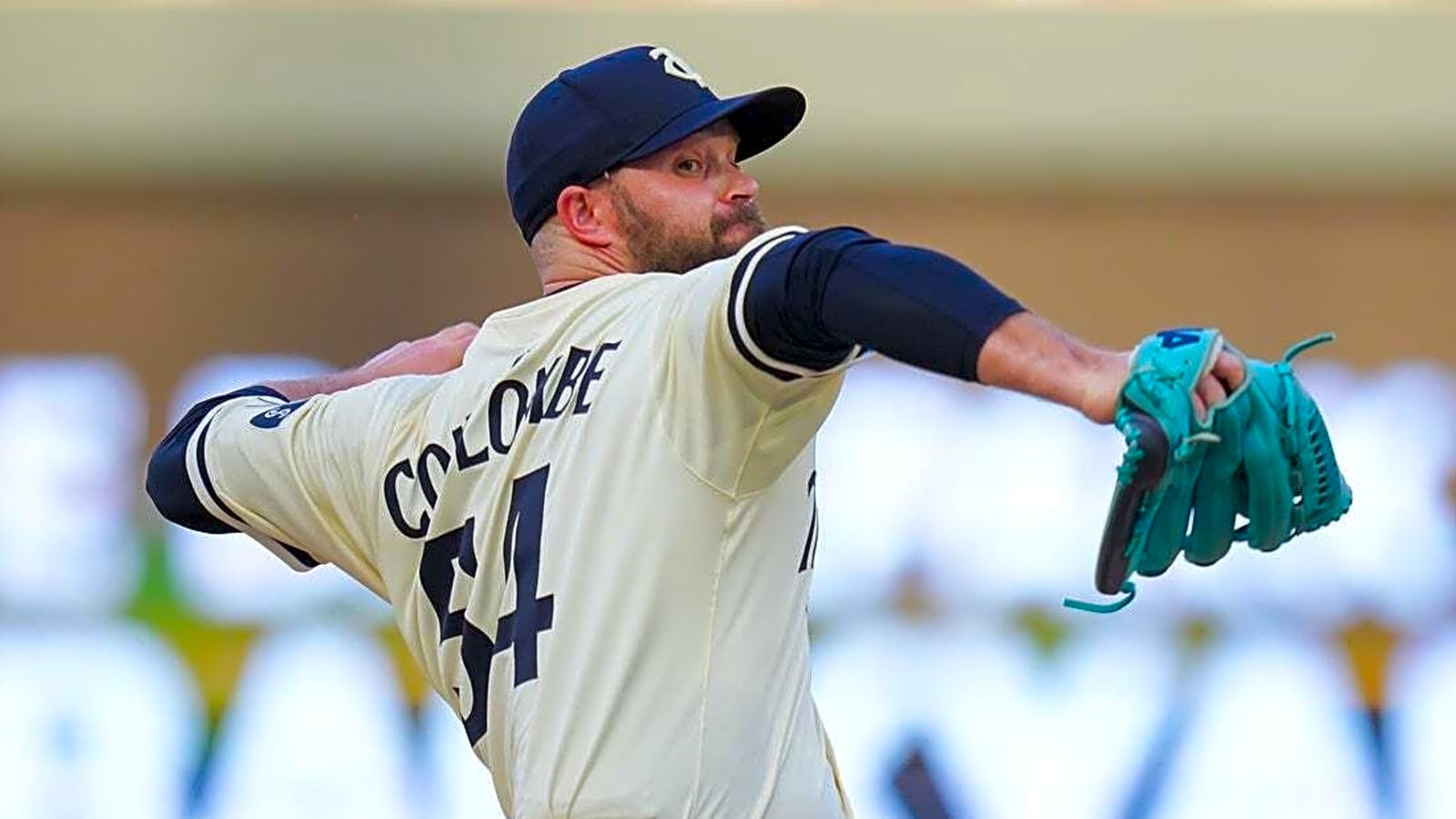 Rangers trade for Twins LHP Danny Coulombe