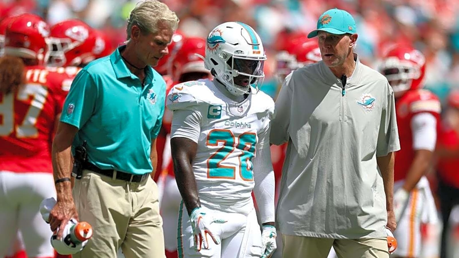 Dolphins RB De'Von Achane out with knee injury