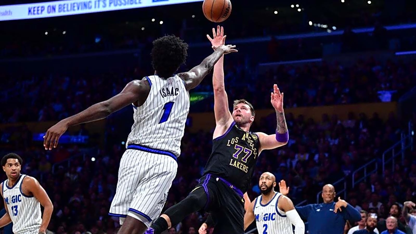 Out-of-sync offenses collide as Suns host Lakers