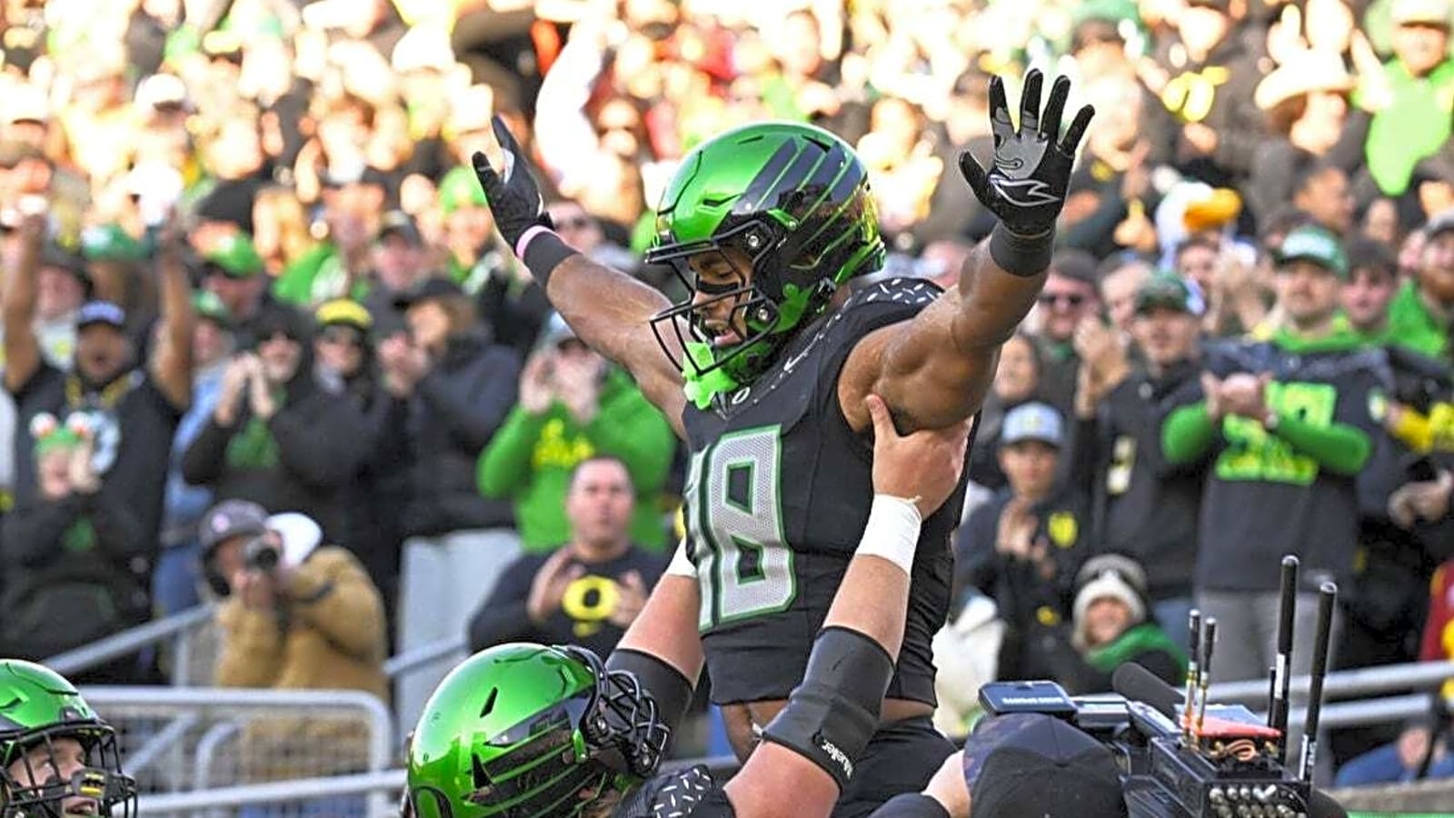 Oregon new No. 5 in AP Top 25, Ohio State stays No. 1