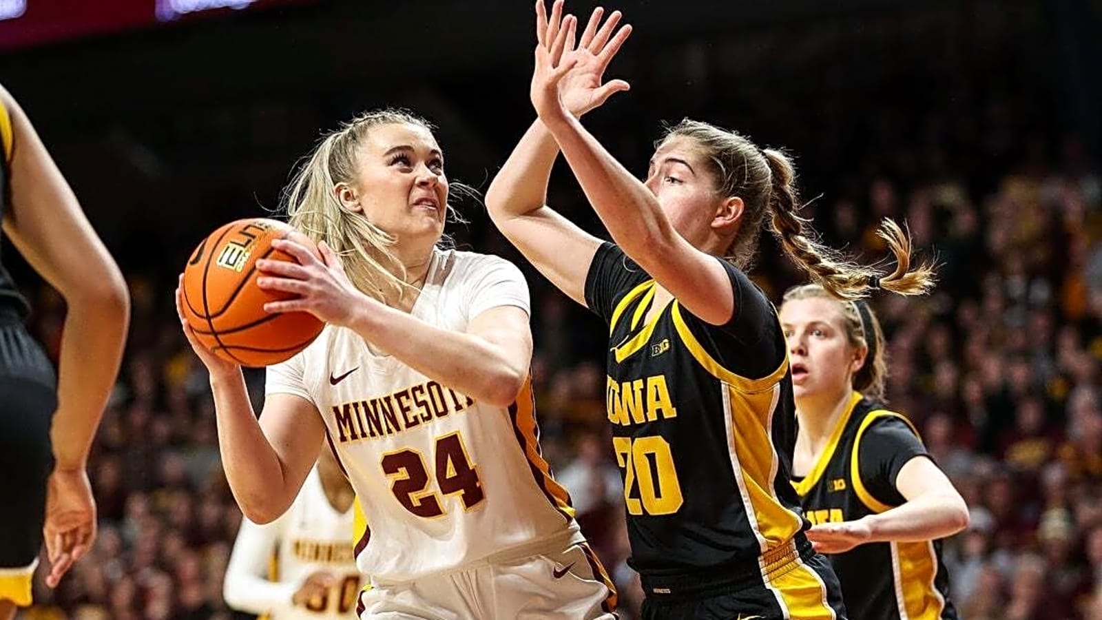 Minnesota F Mallory Heyer enters transfer portal