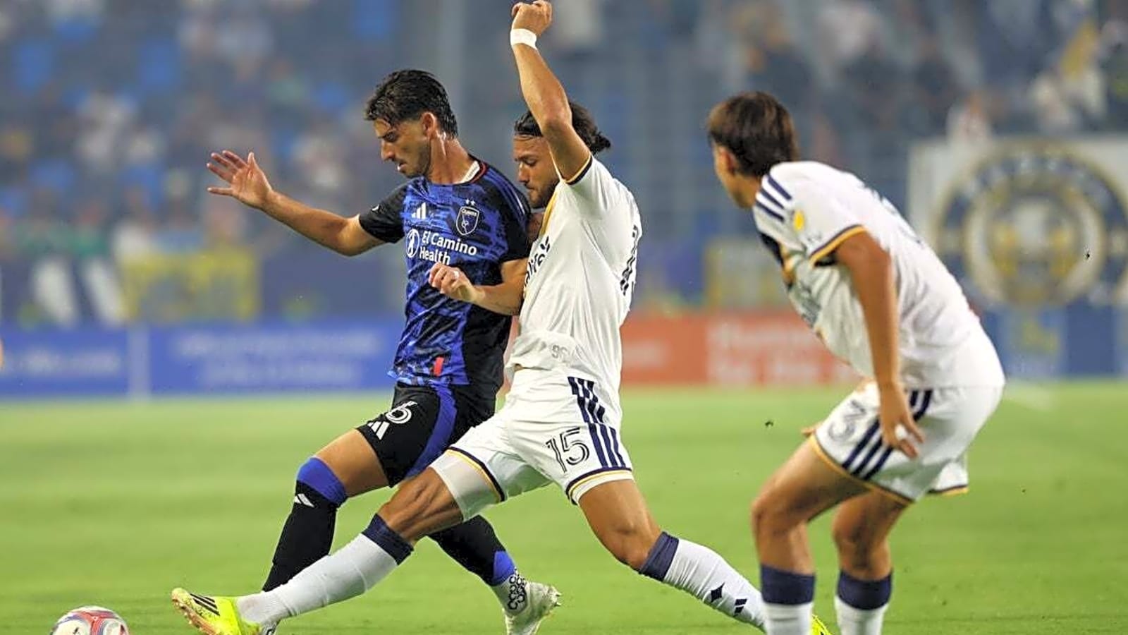 Joseph Paintsil's goal carries Galaxy past Quakes