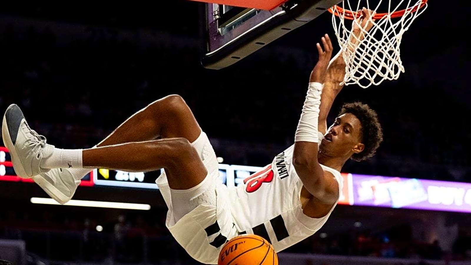 Cincinnati, Dayton renew long-time basketball rivalry