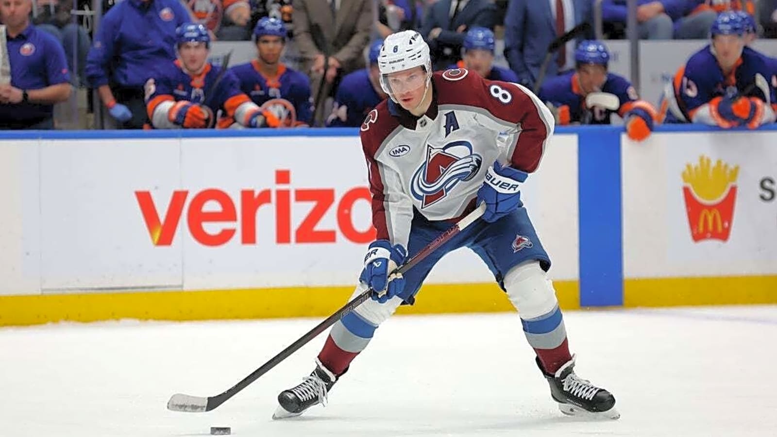 Avalanche keep hot streak with 4 straight goals vs. Islanders
