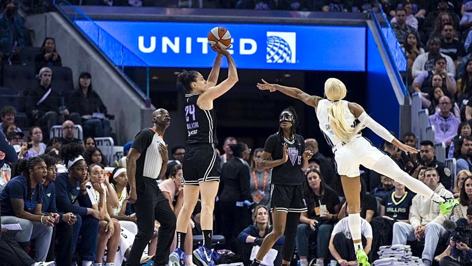 Valkyries, minus Kayla Thornton, rally past Wings