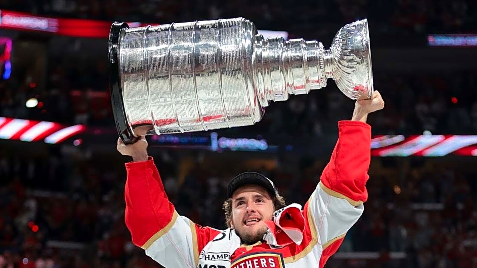 Panthers bring back F Mackie Samoskevich on 1-year contract