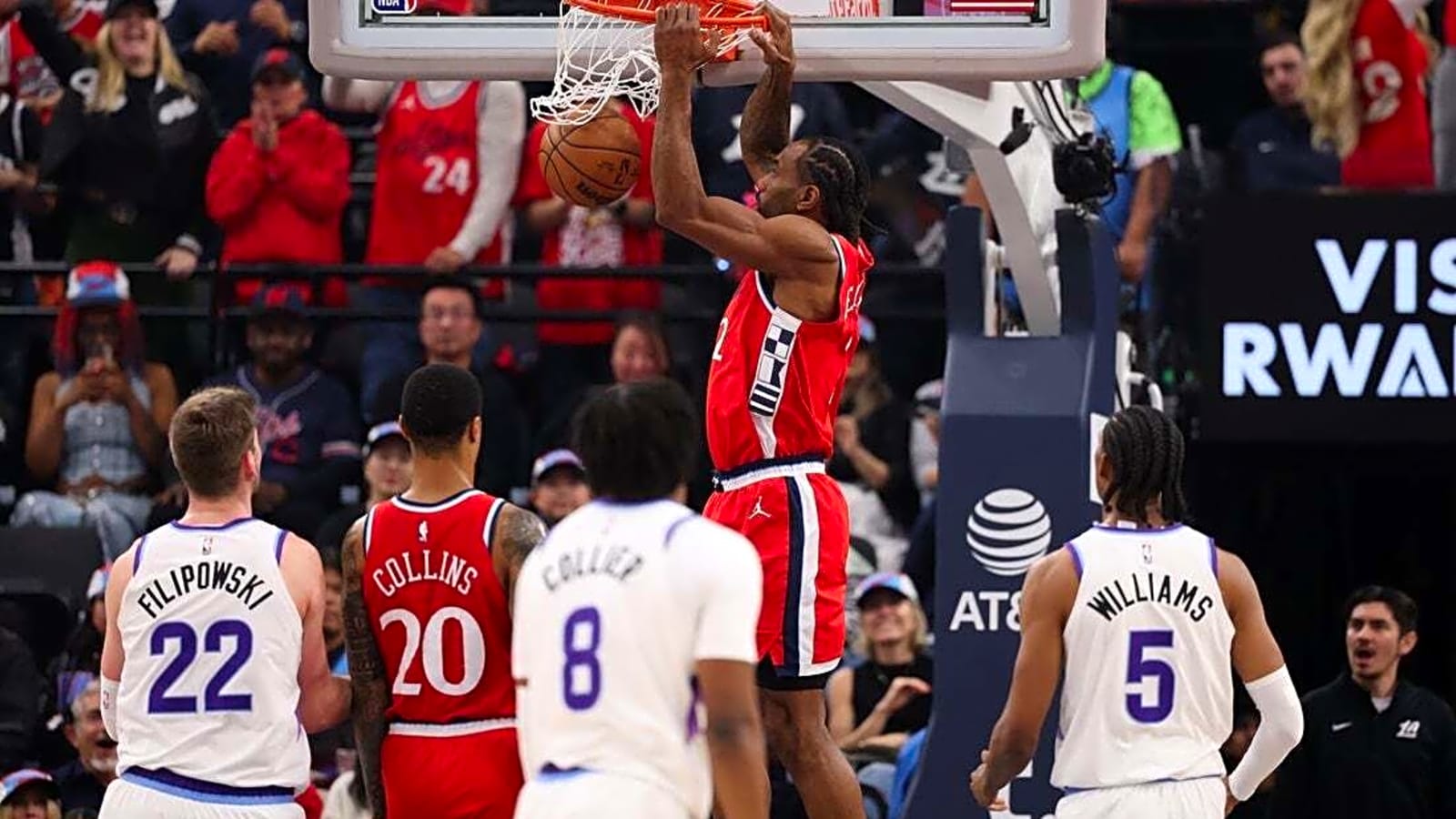 Kawhi Leonard pours in 45 as streaking Clippers dump Jazz