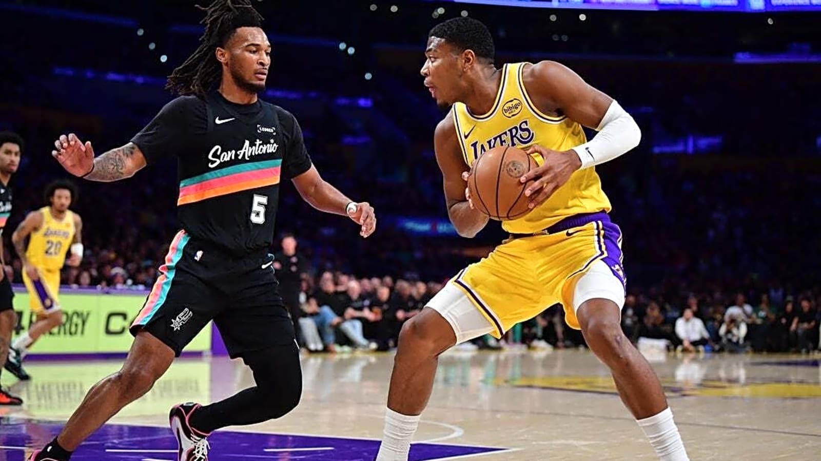 Spurs guard Stephon Castle exits game with pelvis injury