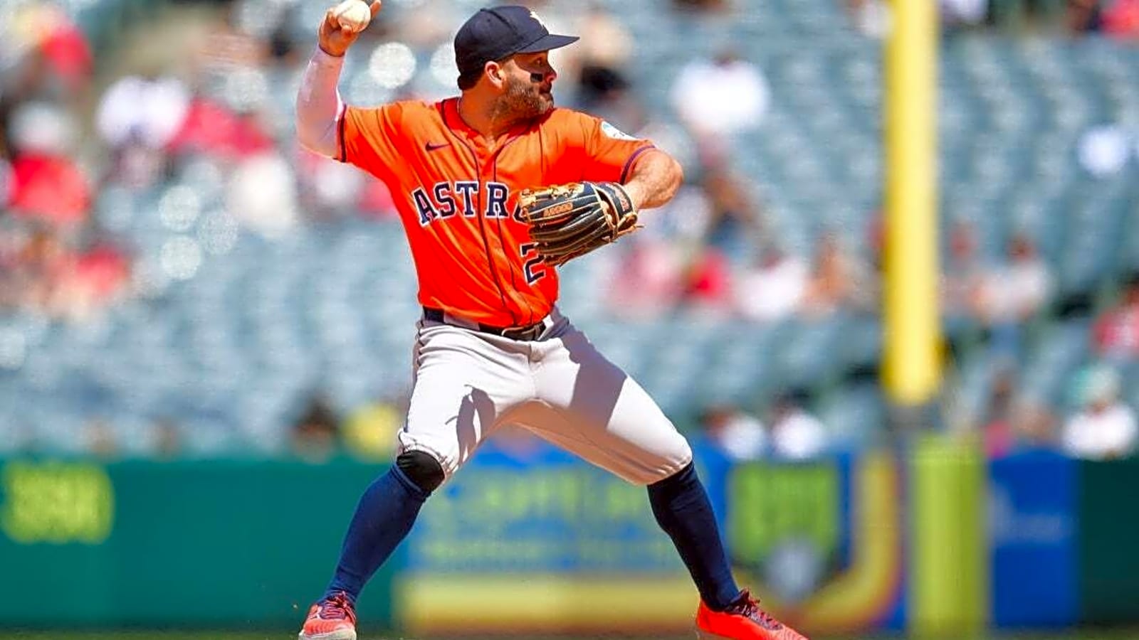 Surging Astros look to stay hot against Phillies
