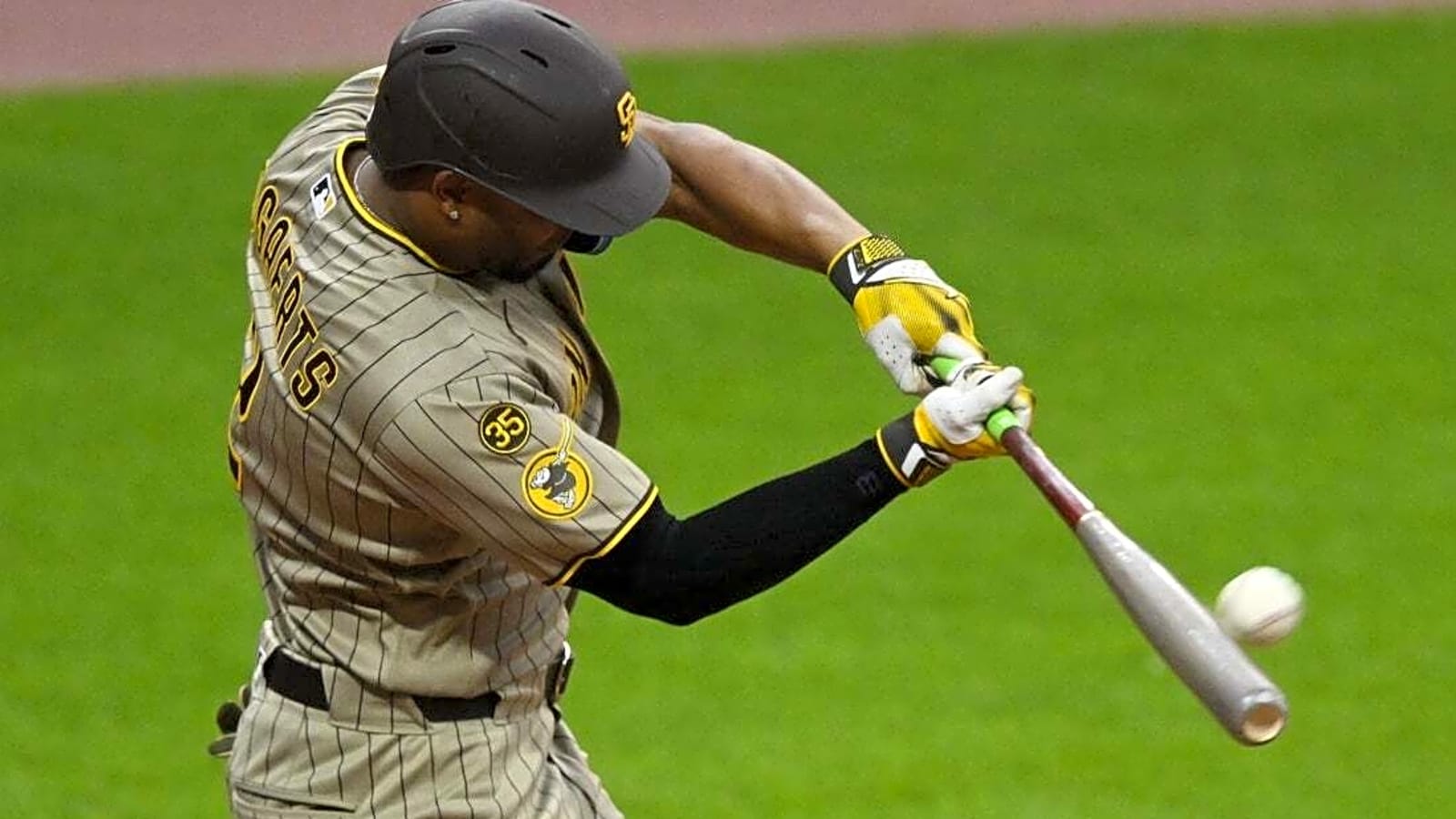 Padres hold off Guardians for 6th straight win