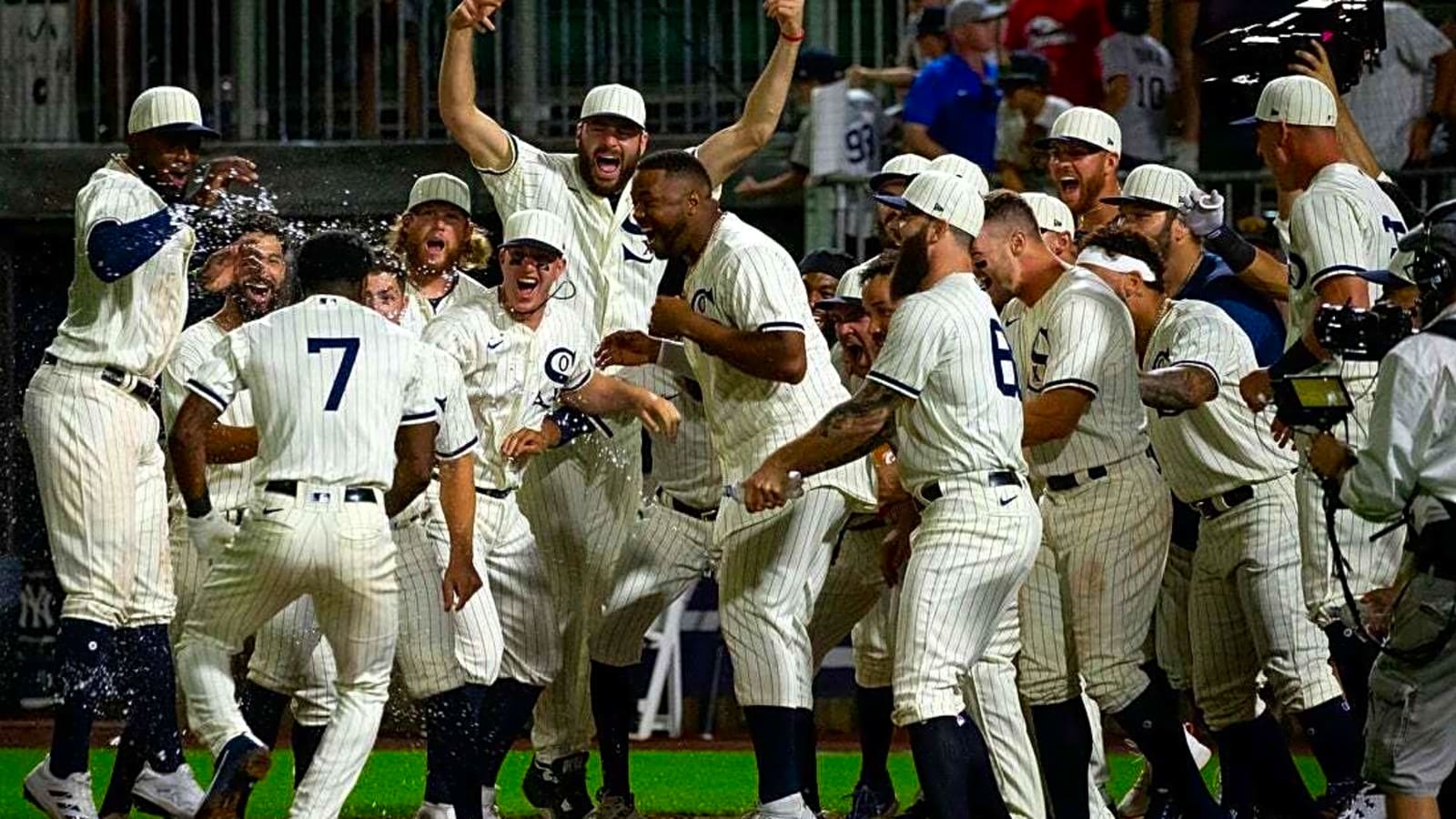 Twins, Phillies to meet in 2026 Field of Dreams game