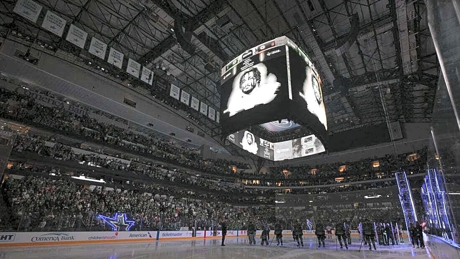 Cowboys return from bye mourning death of Marshawn Kneeland