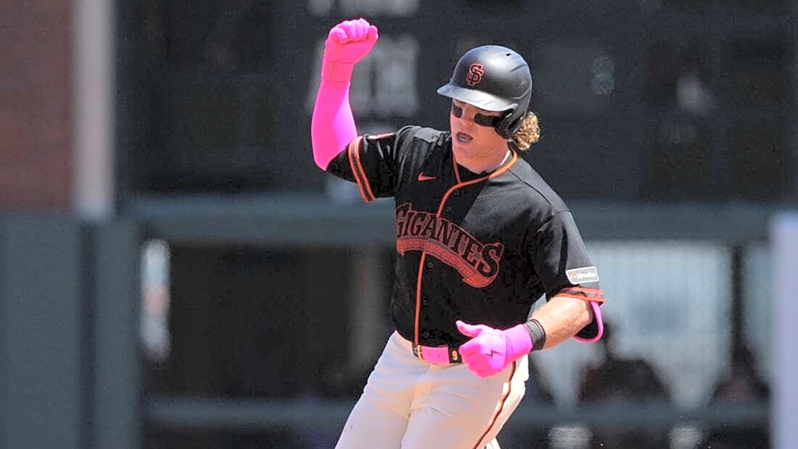 Giants beat White Sox behind rare power display
