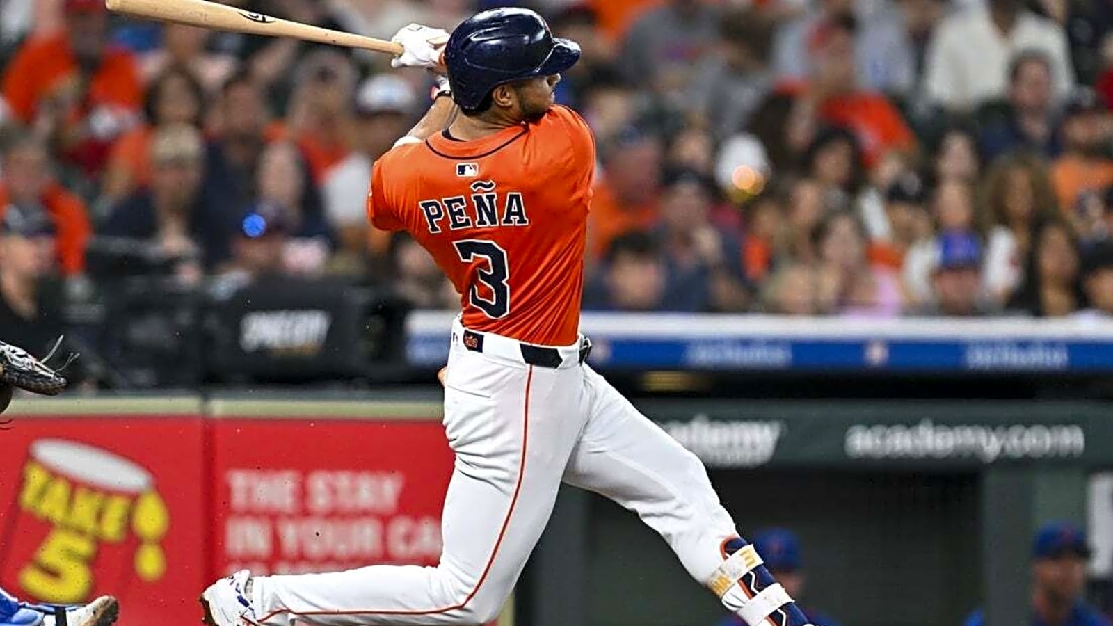Astros SS Jeremy Pena hits IL with rib fracture
