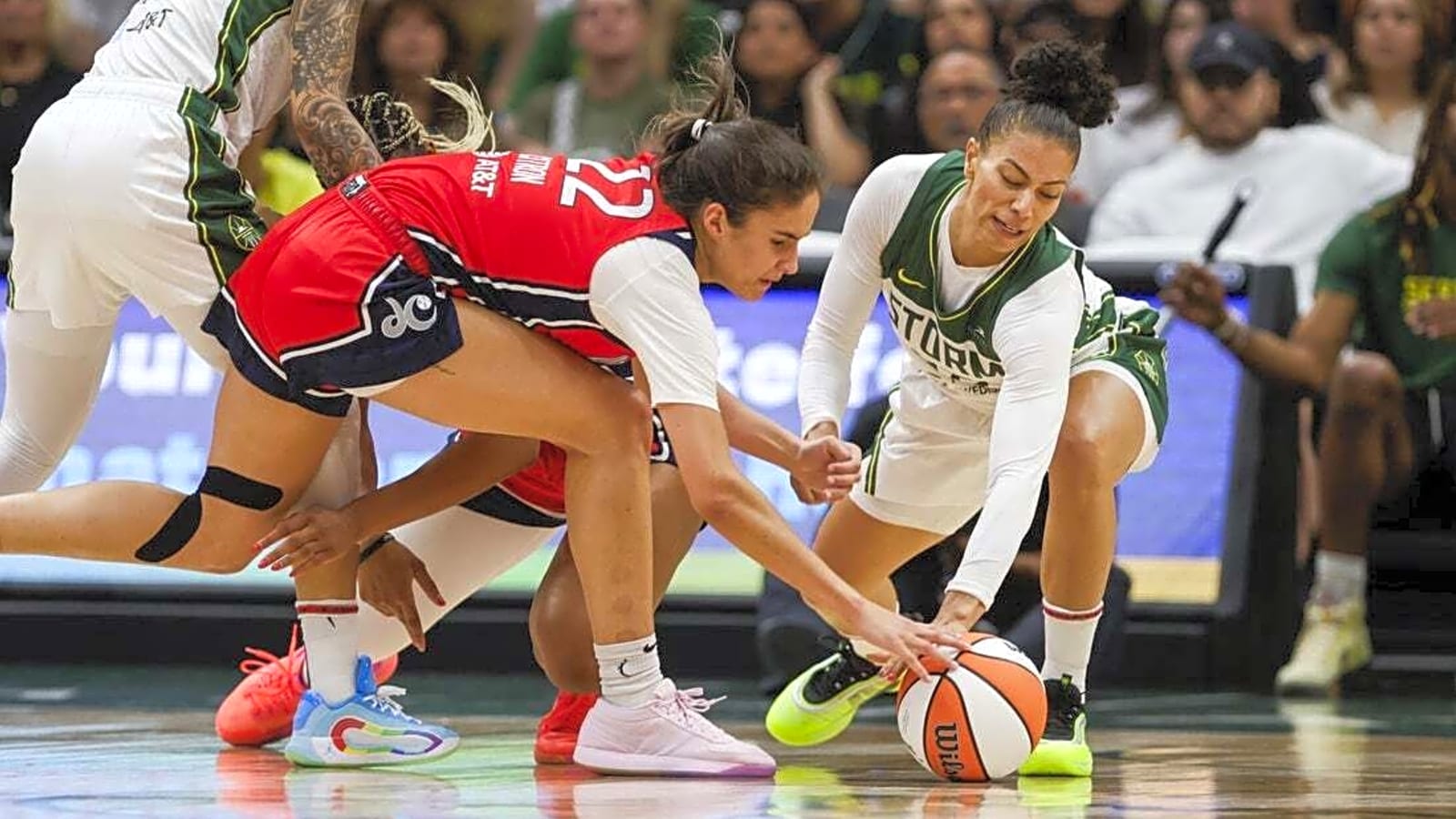 Big fourth quarter propels Mystics past Storm