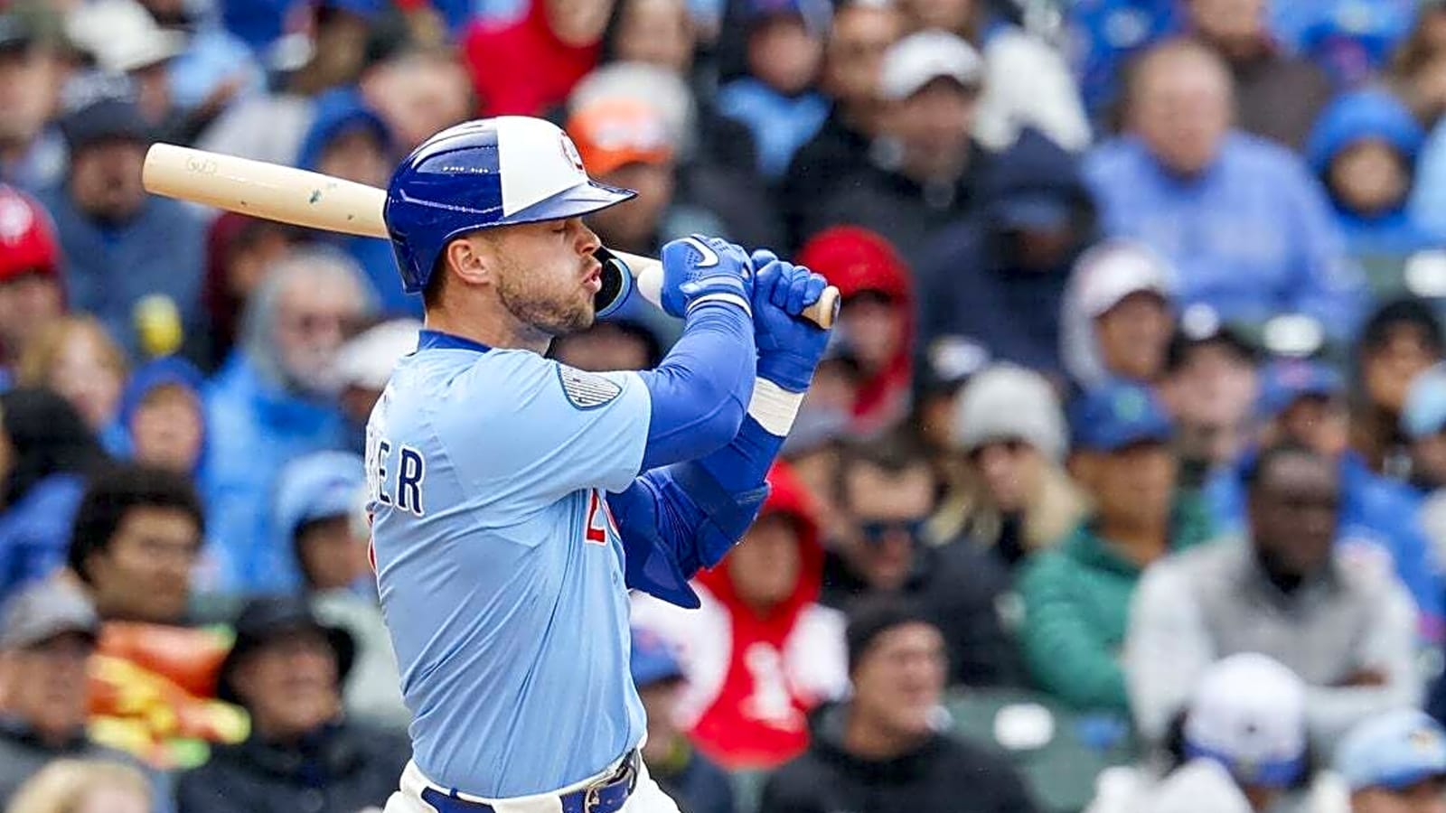 Cubs blank Phillies in rain-delayed affair