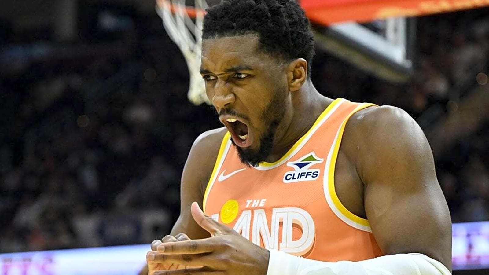 Donovan Mitchell's big night leads Cavs over struggling Magic