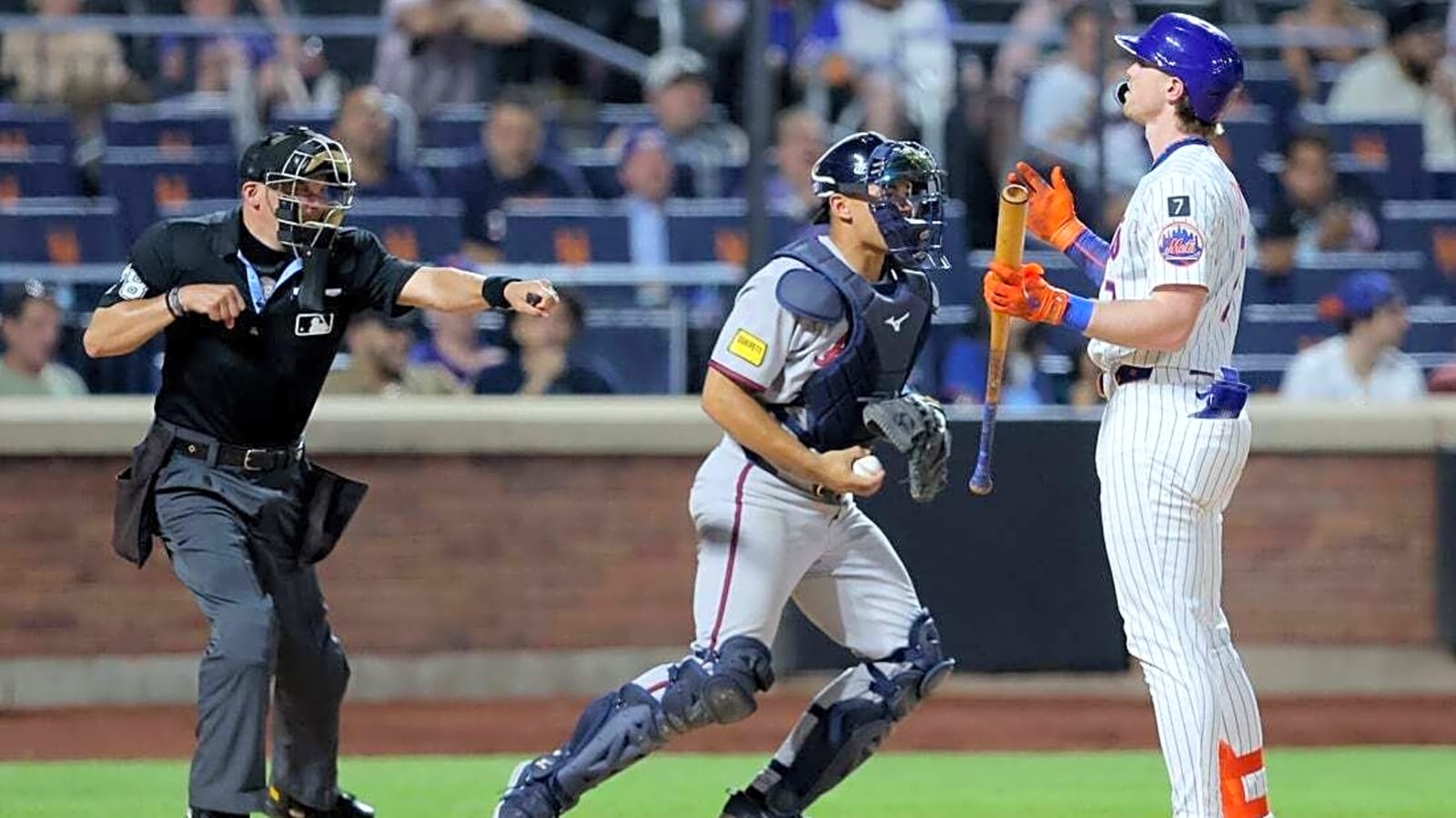 Braves bid to continue dominance of struggling Mets