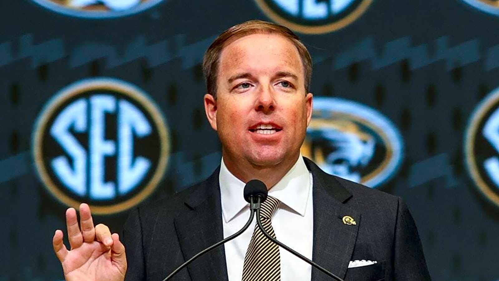 Missouri extends coach Eliah Drinkwitz through 2029