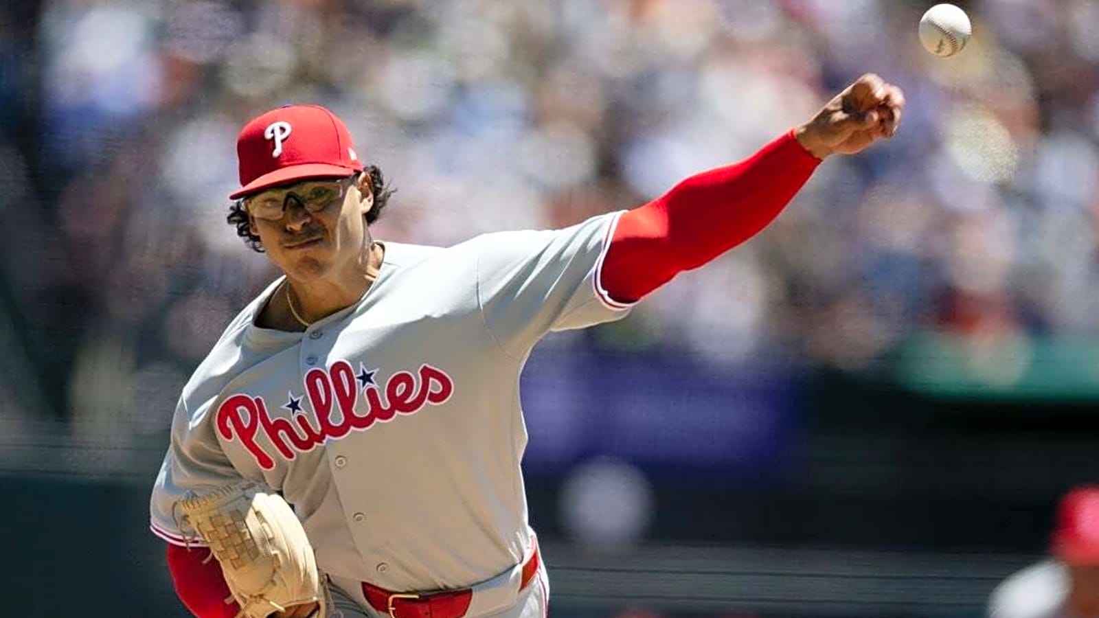 Bryce Harper helps Phillies steamroll Giants, 13-0