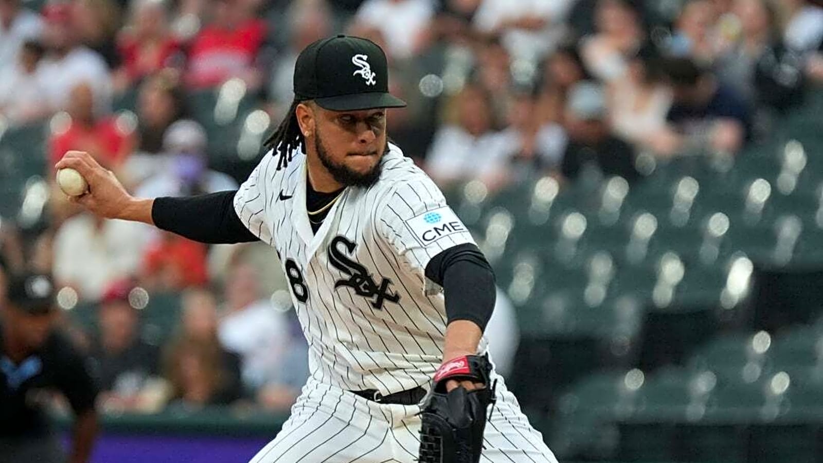 Luis Castillo helps White Sox shut down Reds