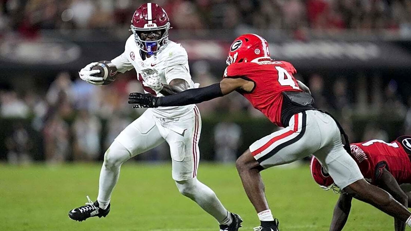 No. 17 Alabama halts No. 5 Georgia&#39;s home winning streak at 33