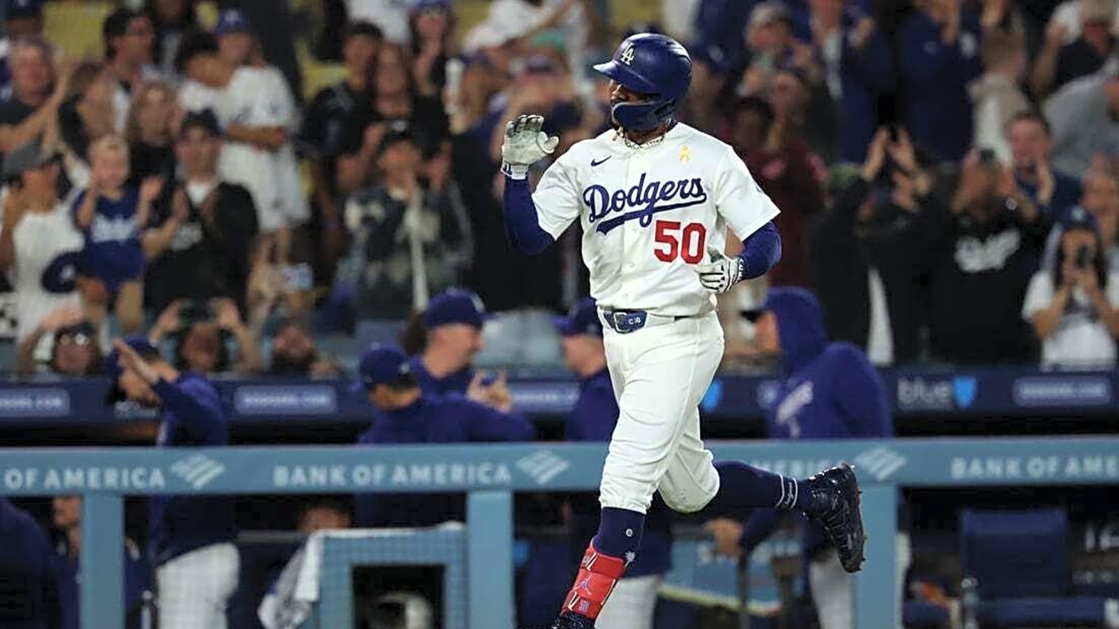 Mookie Betts' blast lifts Dodgers over Nationals