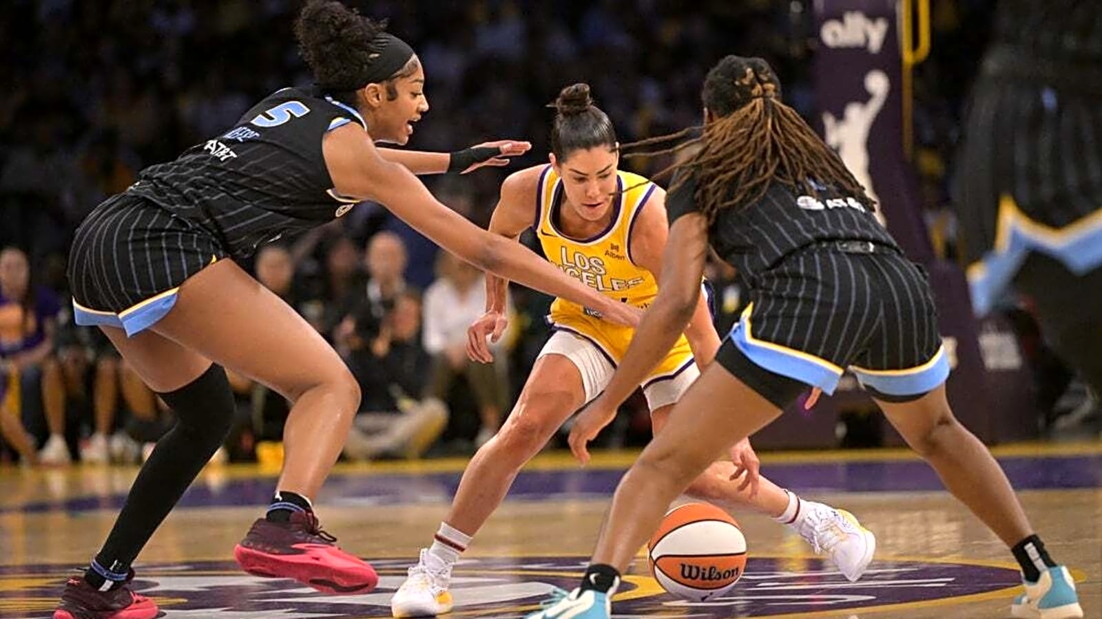 Big fourth quarter helps Sky beat Sparks again