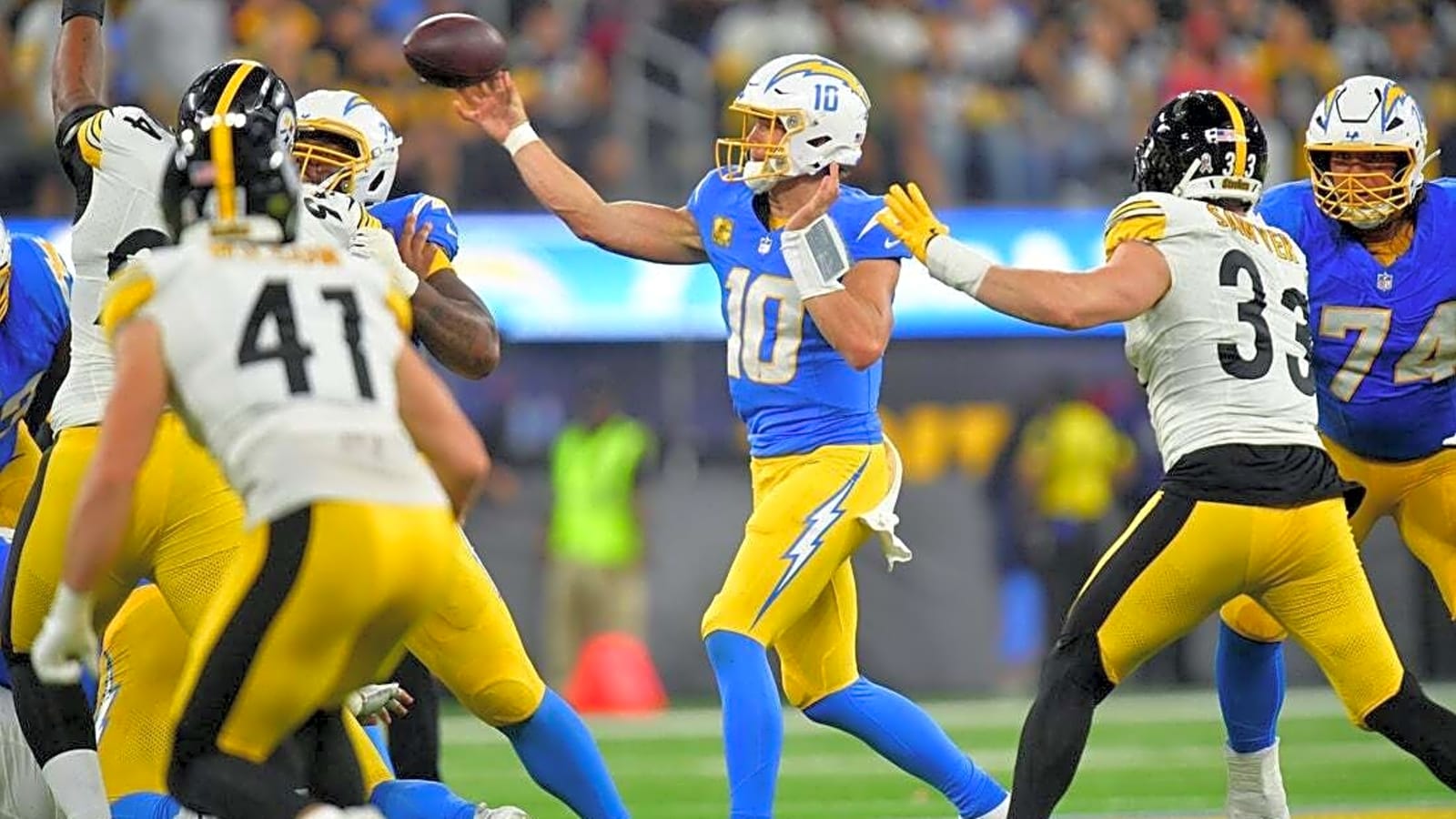 Keenan Allen sets franchise receiving mark in Chargers' win over Steelers