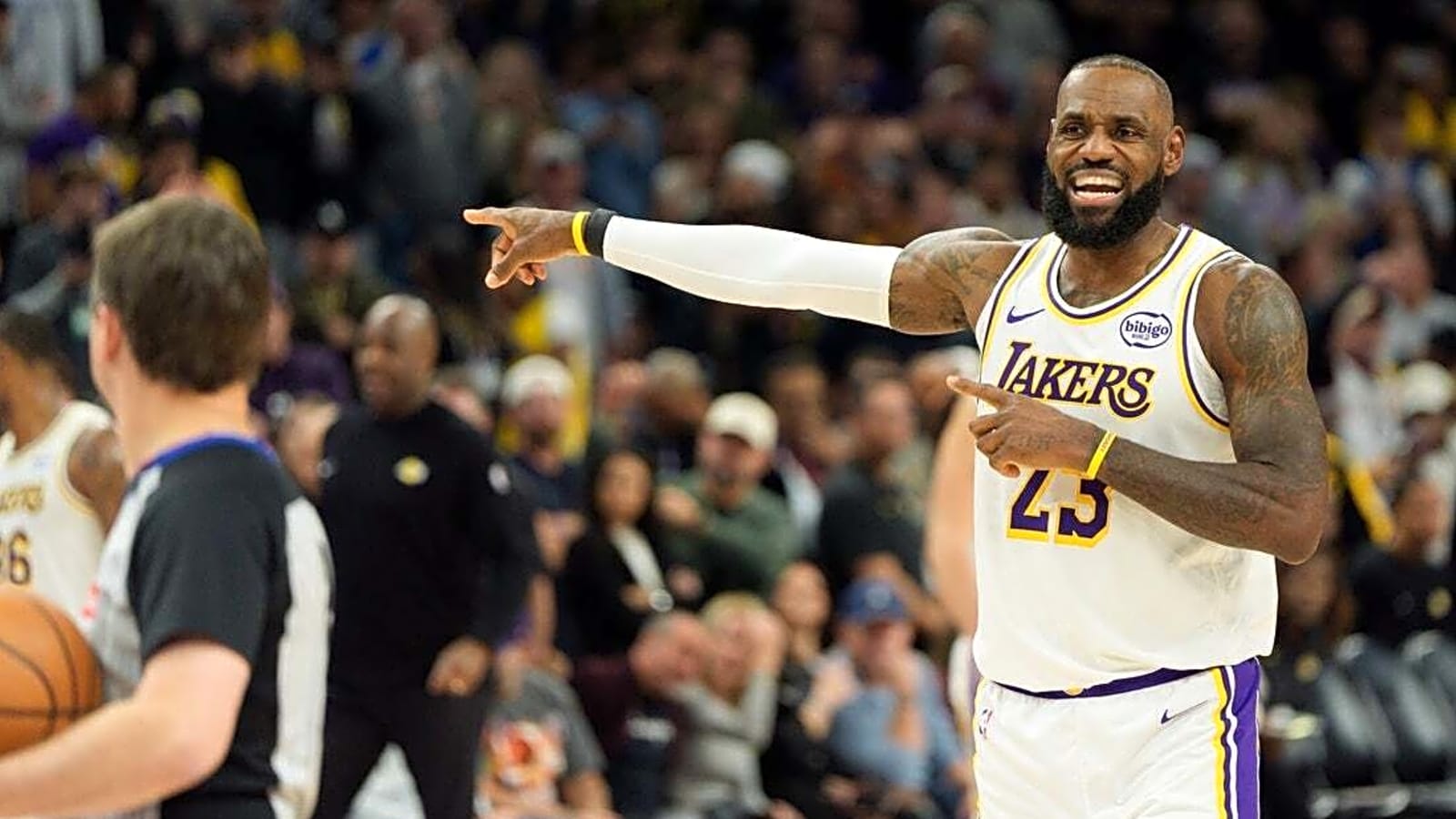 LeBron James makes clutch plays as Lakers edge Suns