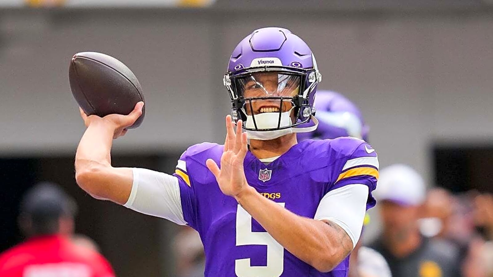 Report: Packers signing QB Desmond Ridder