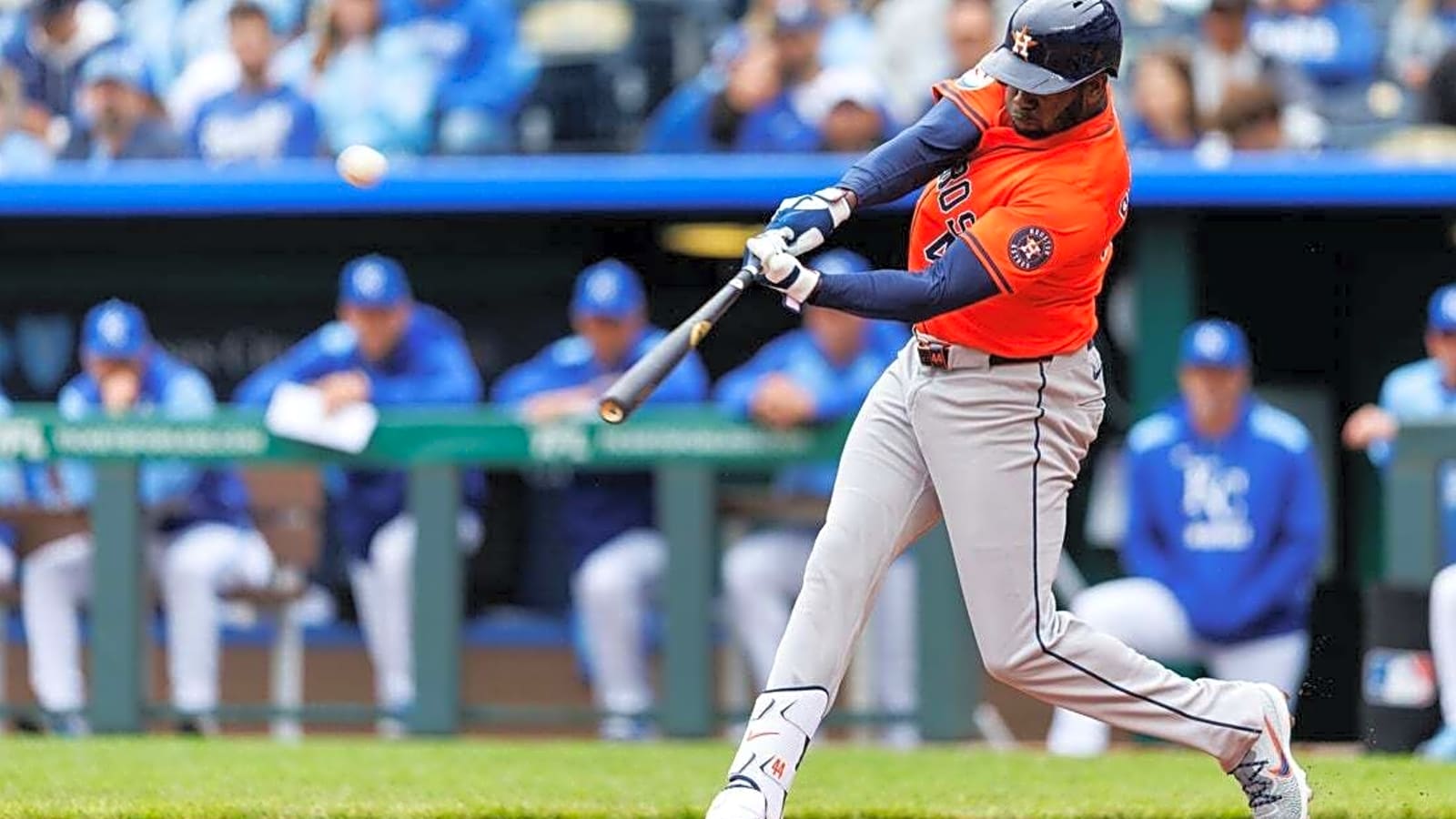 Yordan Alvarez homer helps Astros avoid sweep vs. Royals