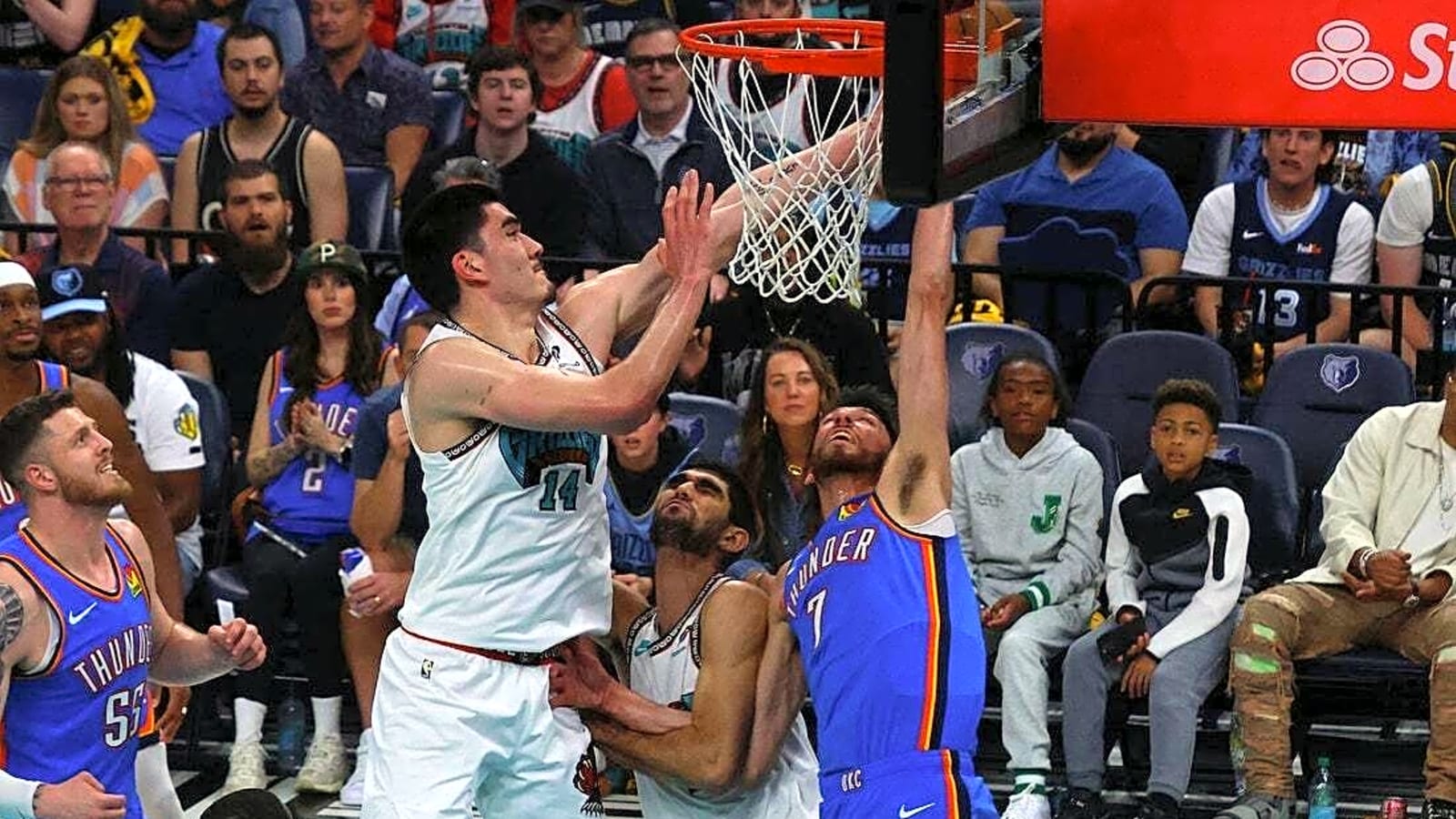 Thunder rally past Grizzlies to take 3-0 series lead