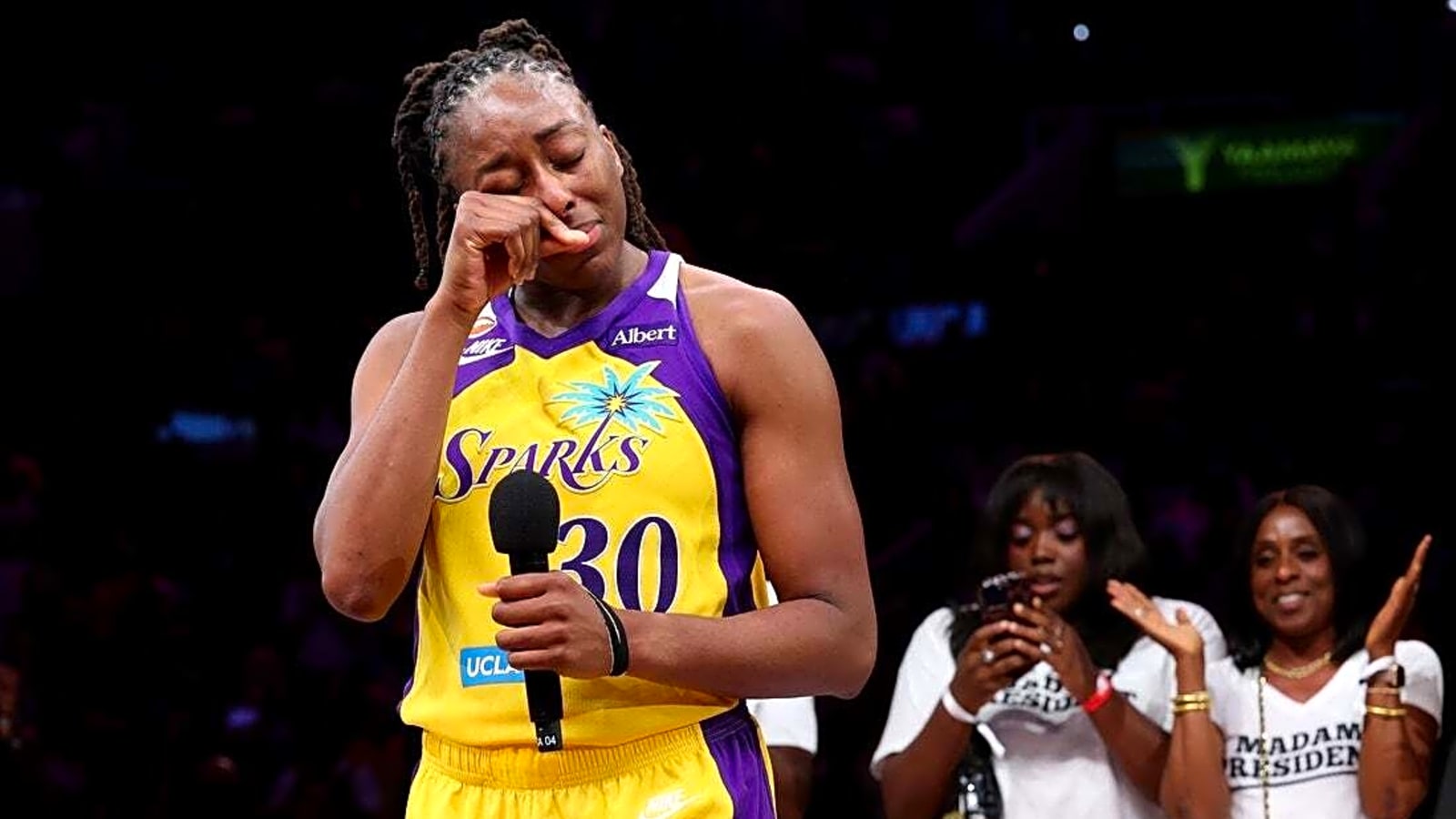 Nneka Ogwumike wins sportsmanship honor for fifth time