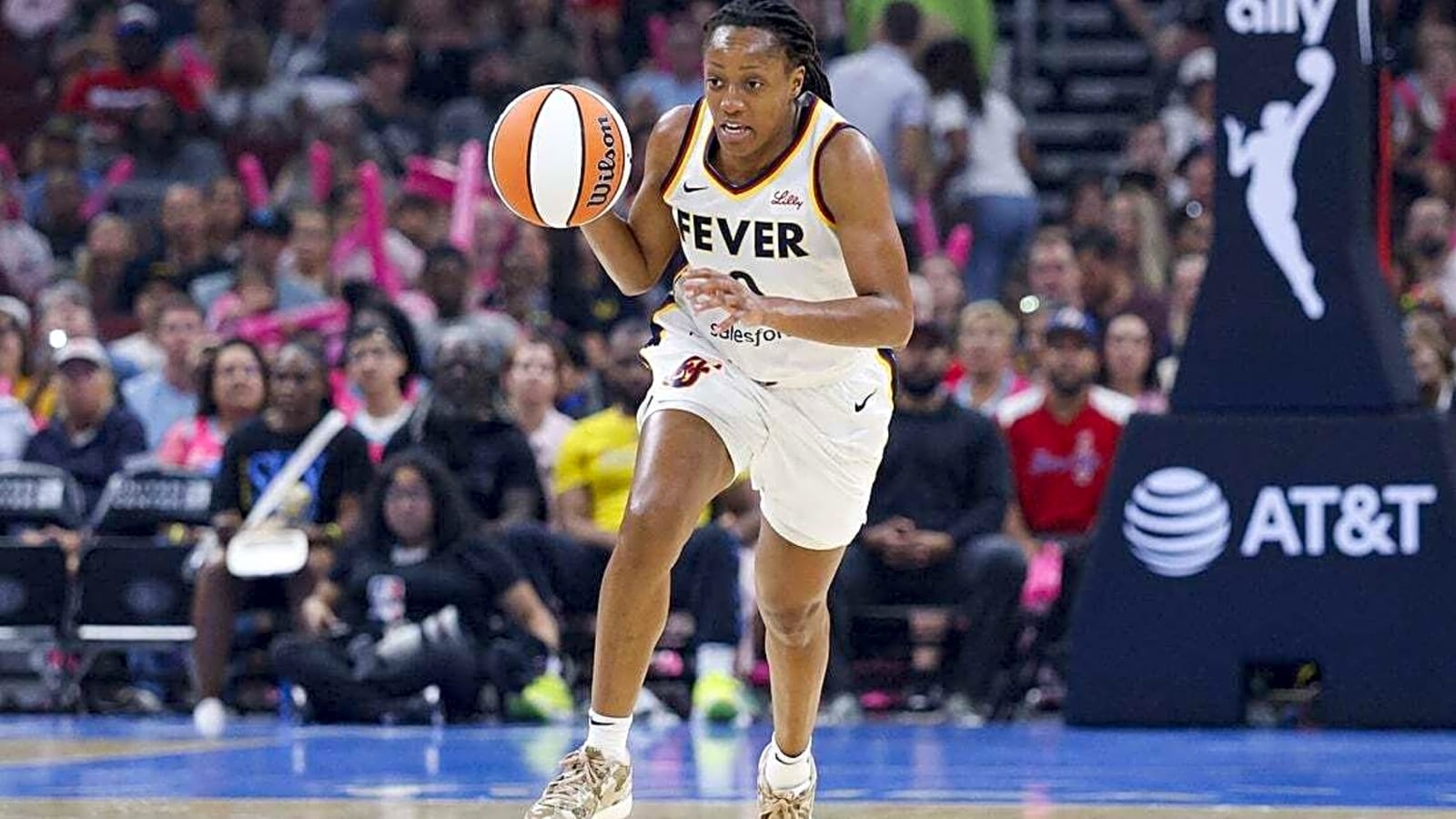 Kelsey Mitchell leads balanced attack as Fever beat Wings