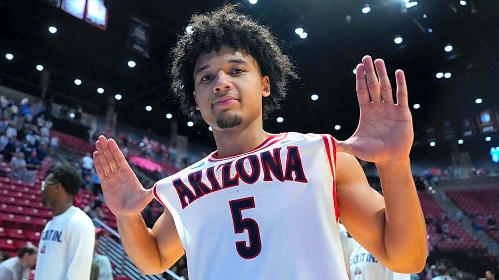 Arizona, Michigan vault to NCAA Tournament title favorites