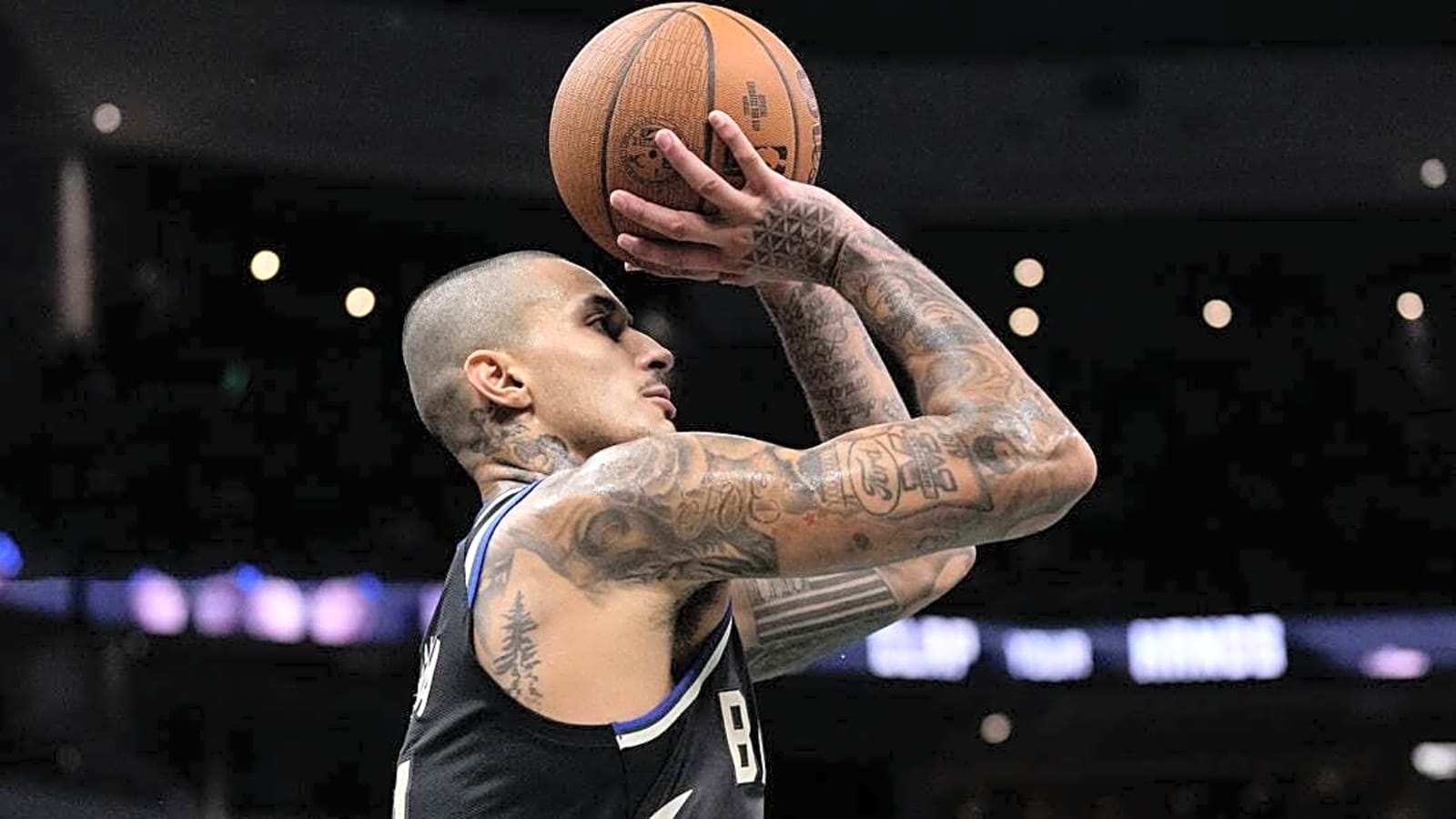 Kyle Kuzma, Bucks bid to build momentum vs. Lakers