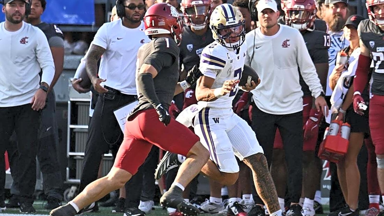 Washington piles up points in final quarter, routs Washington State
