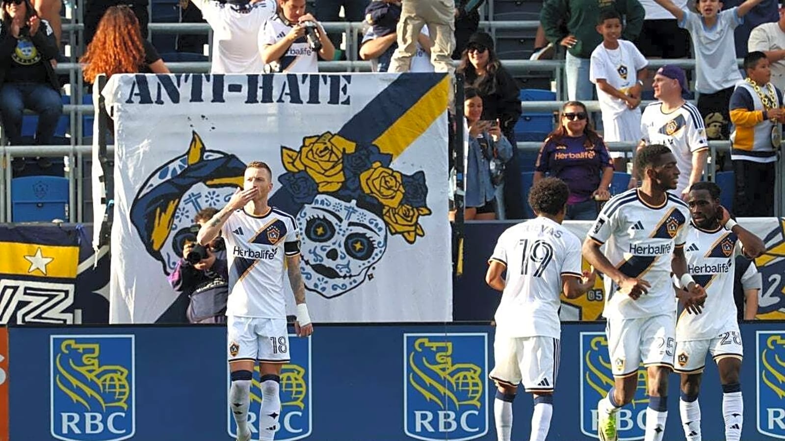 Galaxy in need of 3 points vs. Whitecaps