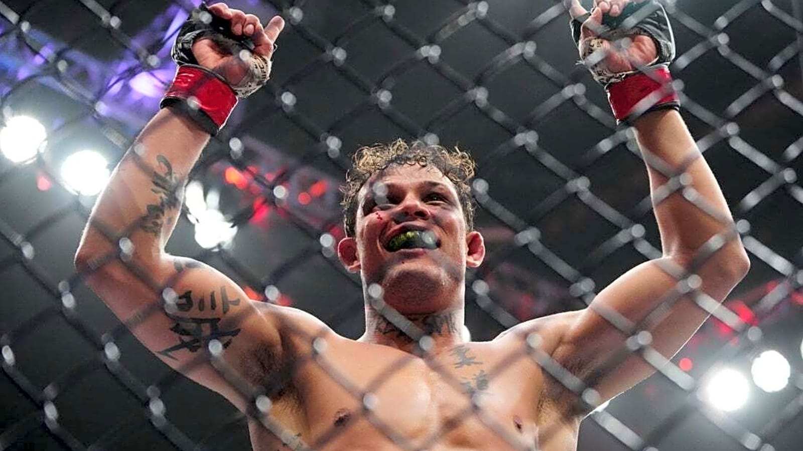 Charles Oliveira stuns Max Holloway at UFC 326