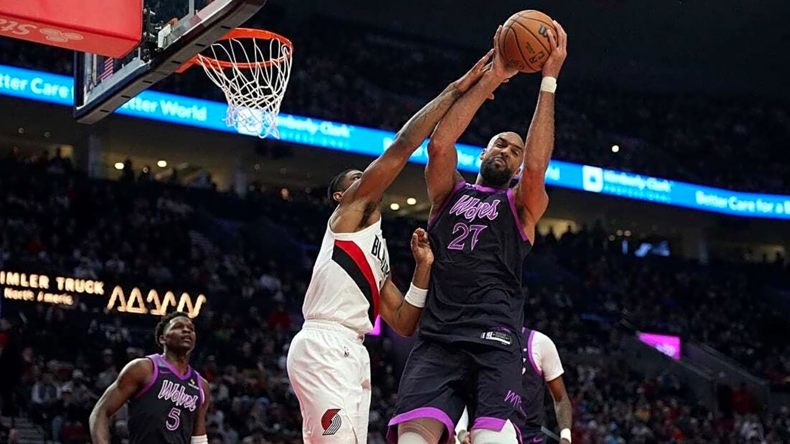 Anthony Edwards nets 34 as Wolves hold on vs. Blazers