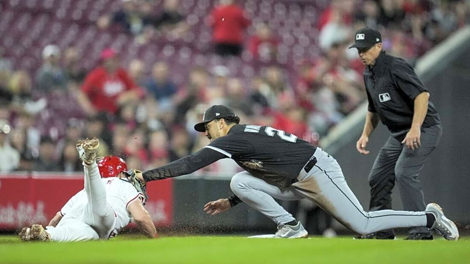 White Sox break through in 10th, sink Reds