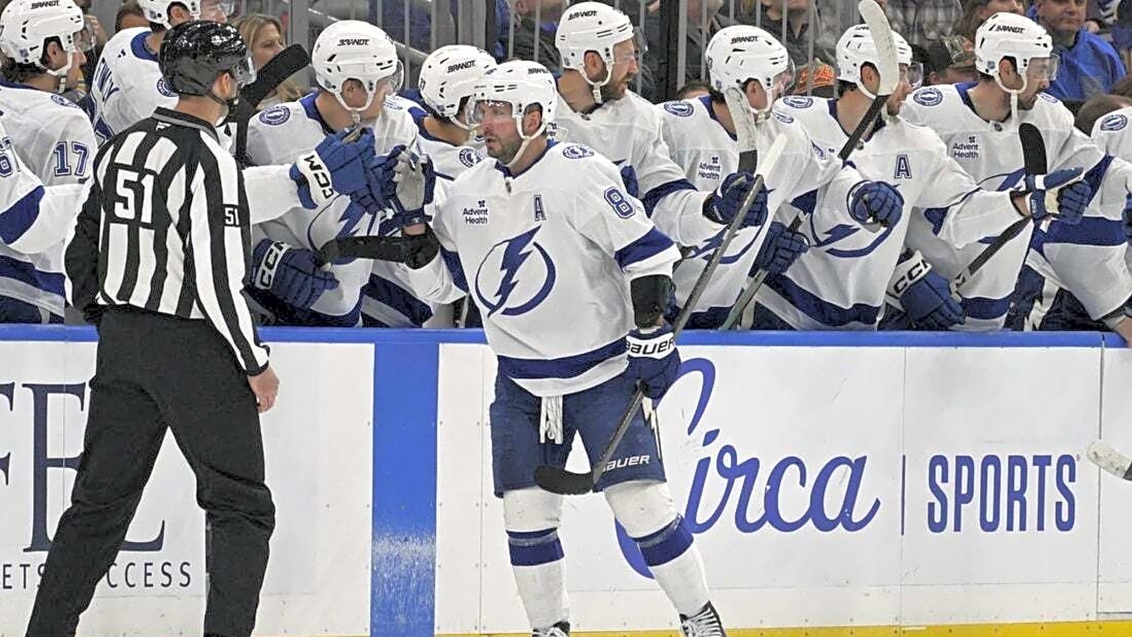 Lightning visit Stars with points streak still intact