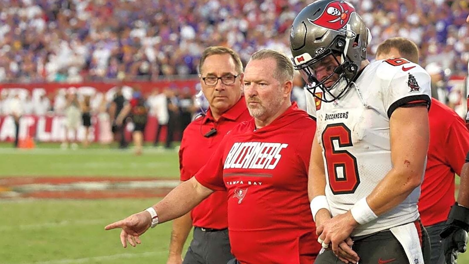 Buccaneers QB Baker Mayfield dislocates thumb vs. Vikings
