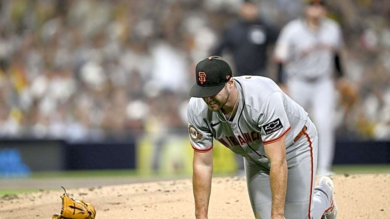 Giants RHP Landen Roupp knocked out of game by line drive