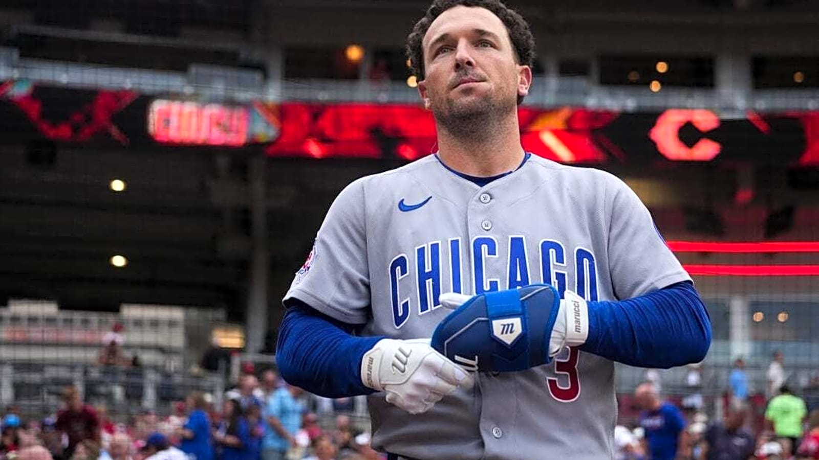 Cubs 3B Alex Bregman hit in face by foul ball, leaves game